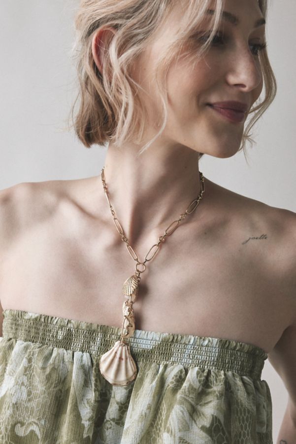 Slide View: 1: Capri Shell Chain Lariat Necklace