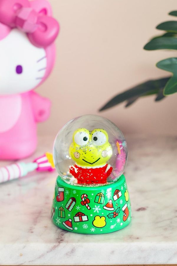 Slide View: 4: Sanrio and Friends Mini Holiday Snow Globe