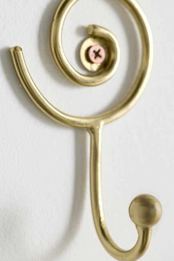 Slide View: 3: Spiral Icon Shaped Iron Wall Hook