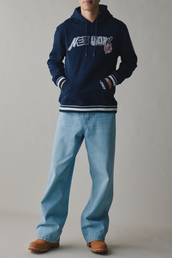 Slide View: 3: Pro Standard MLB New York Yankees Ransom Hoodie Sweatshirt