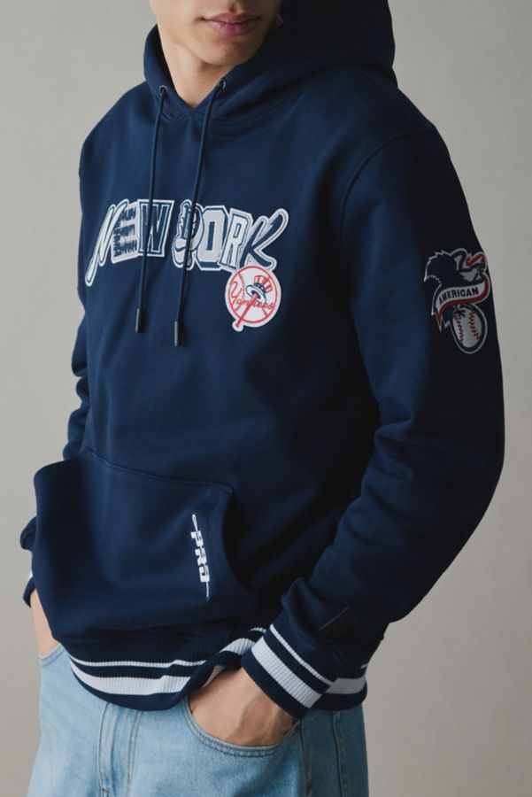 Slide View: 1: Pro Standard MLB New York Yankees Ransom Hoodie Sweatshirt