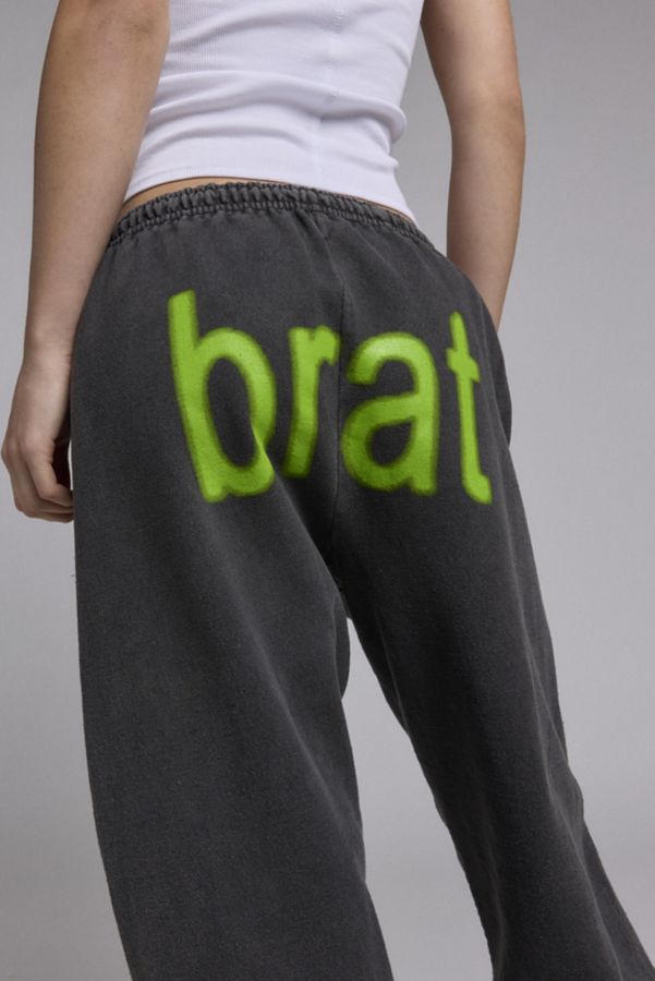 Slide View: 5: Pantalon de Jogging Charli XCX UO Exclusif Graphique Brat