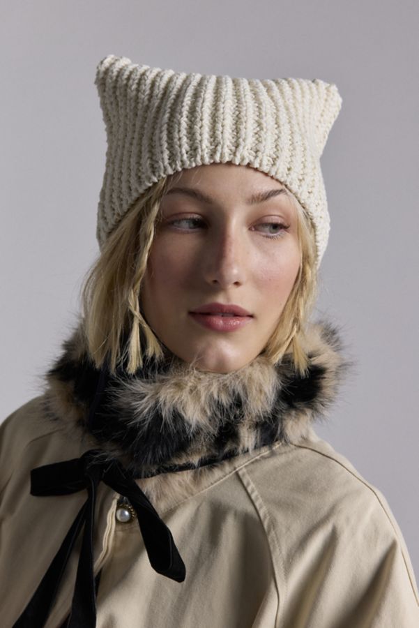 Slide View: 1: Mylo Chunky Ribbed Knit Beanie