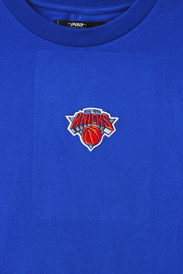 Slide View: 3: Pro Standard UO Exclusive NBA New York Knicks Graphic Tee