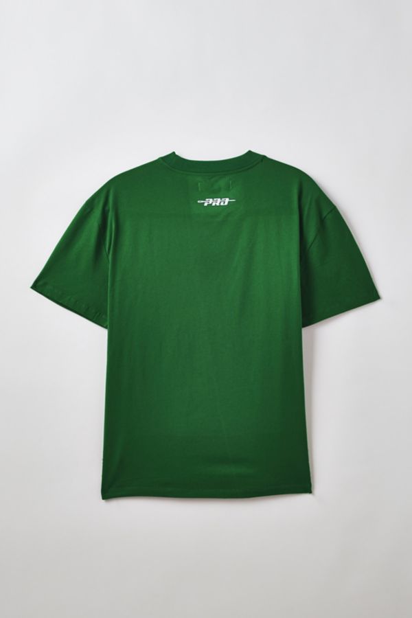 Slide View: 2: Pro Standard UO Exclusive NBA Boston Celtics Graphic Tee