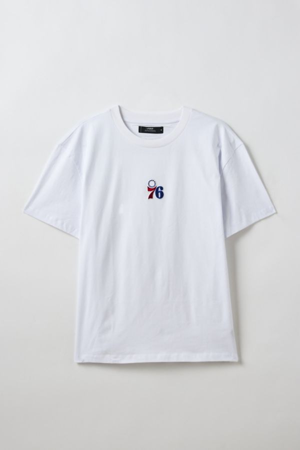 Slide View: 1: Pro Standard UO Exclusive NBA Philadelphia 76ers Graphic Tee