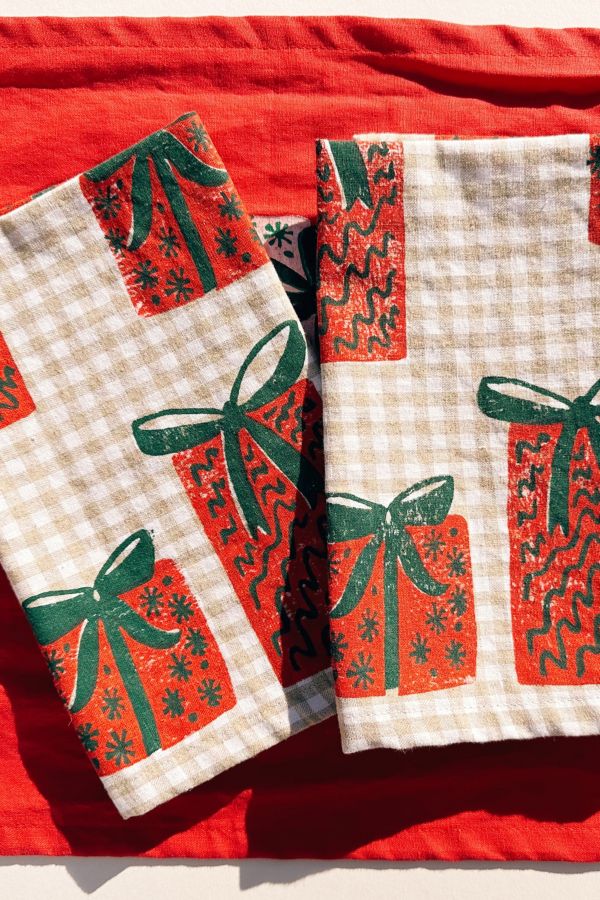 Slide View: 3: Julie Peach Block Printed Presents  Napkin Set