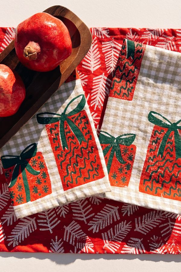 Slide View: 1: Julie Peach Block Printed Presents  Napkin Set