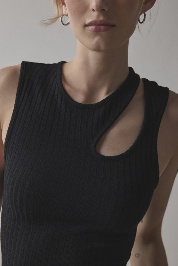 Slide View: 1: UO Cleo Asymmetrical Cutout Cropped Tank Top