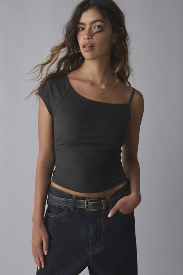 Slide View: 1: UO Daria Asymmetrical One-Shoulder Cropped Top