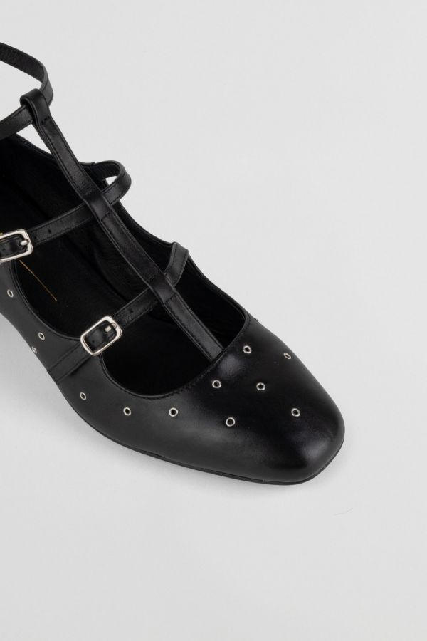 Slide View: 4: Intentionally Blank Pickle Heel