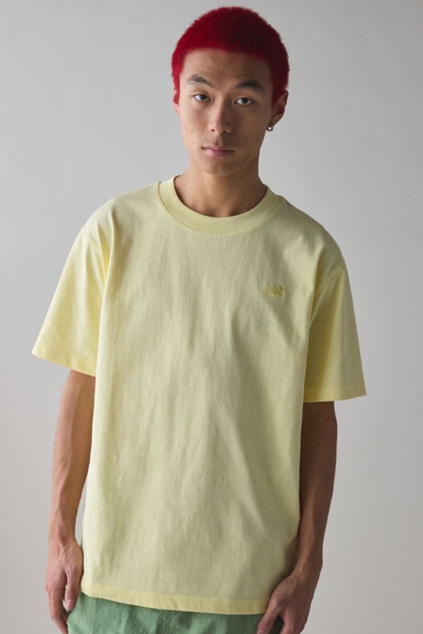 Slide View: 1: New Balance Athletics Cotton Relaxed Fit Tee