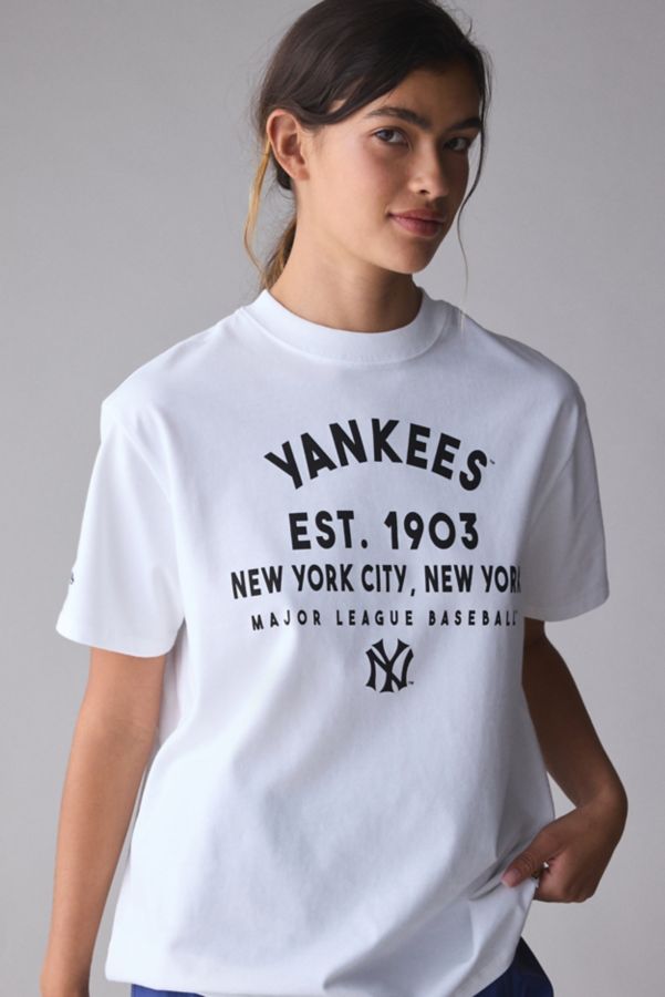 Slide View: 1: Mitchell & Ness MLB New York Yankees Graphic Boyfriend Tee