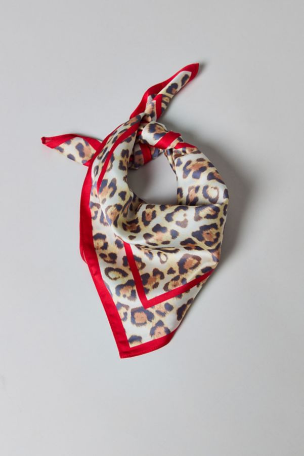 Slide View: 2: Leopard Print Satin Bandana