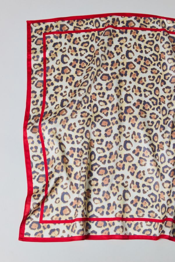 Slide View: 3: Leopard Print Satin Bandana