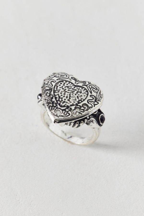 Slide View: 2: Etched Heart Locket Ring