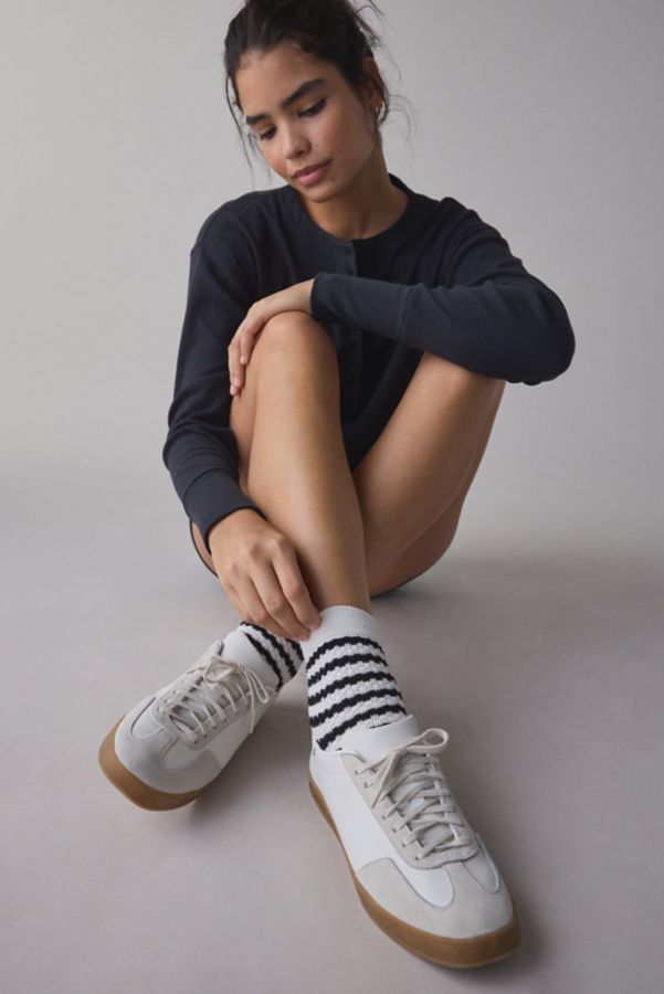 Slide View: 1: Textured Knit Striped Crew Sock