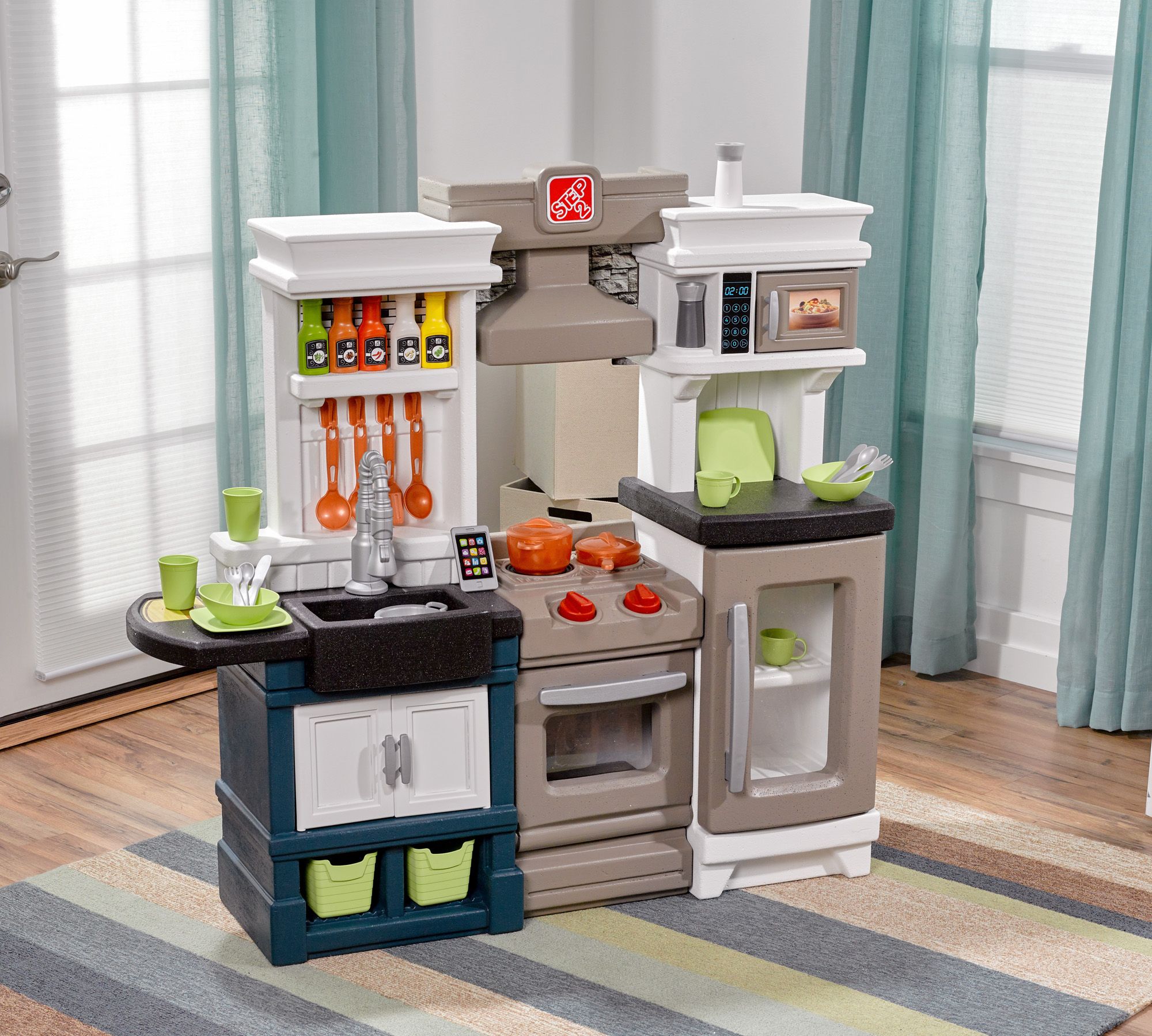 Step2 modern metro kitchen best sale play kitchen