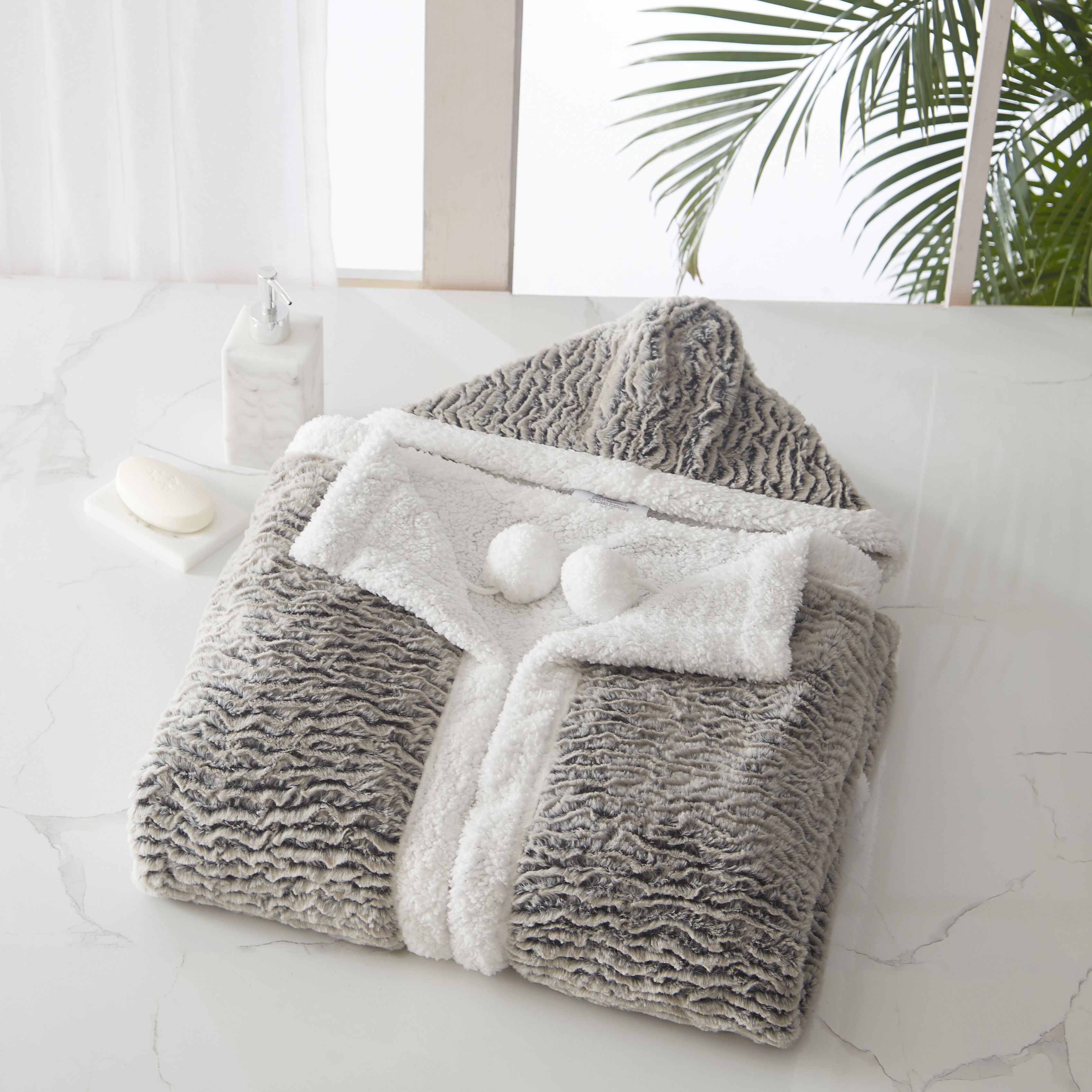 Chic home design discount throw