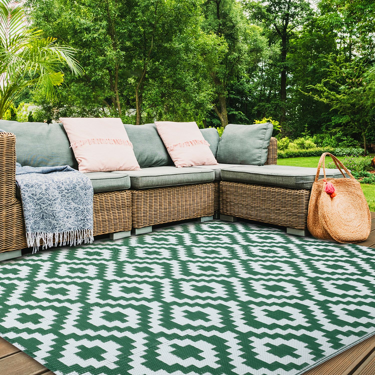 Transform Your Deck Into an Oasis: Top 5 Outdoor Rugs for Decks