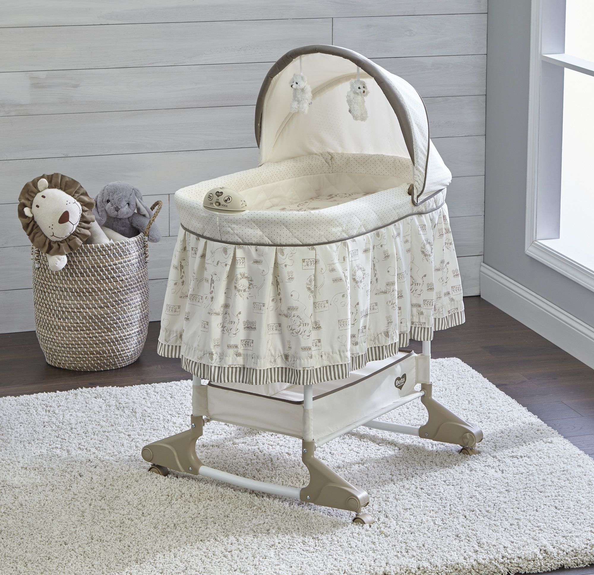 Playtime jungle outlet rocking bassinet