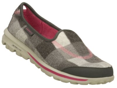 Skechers Womens GO PLAY Buffalo Plaid Walk Shoe