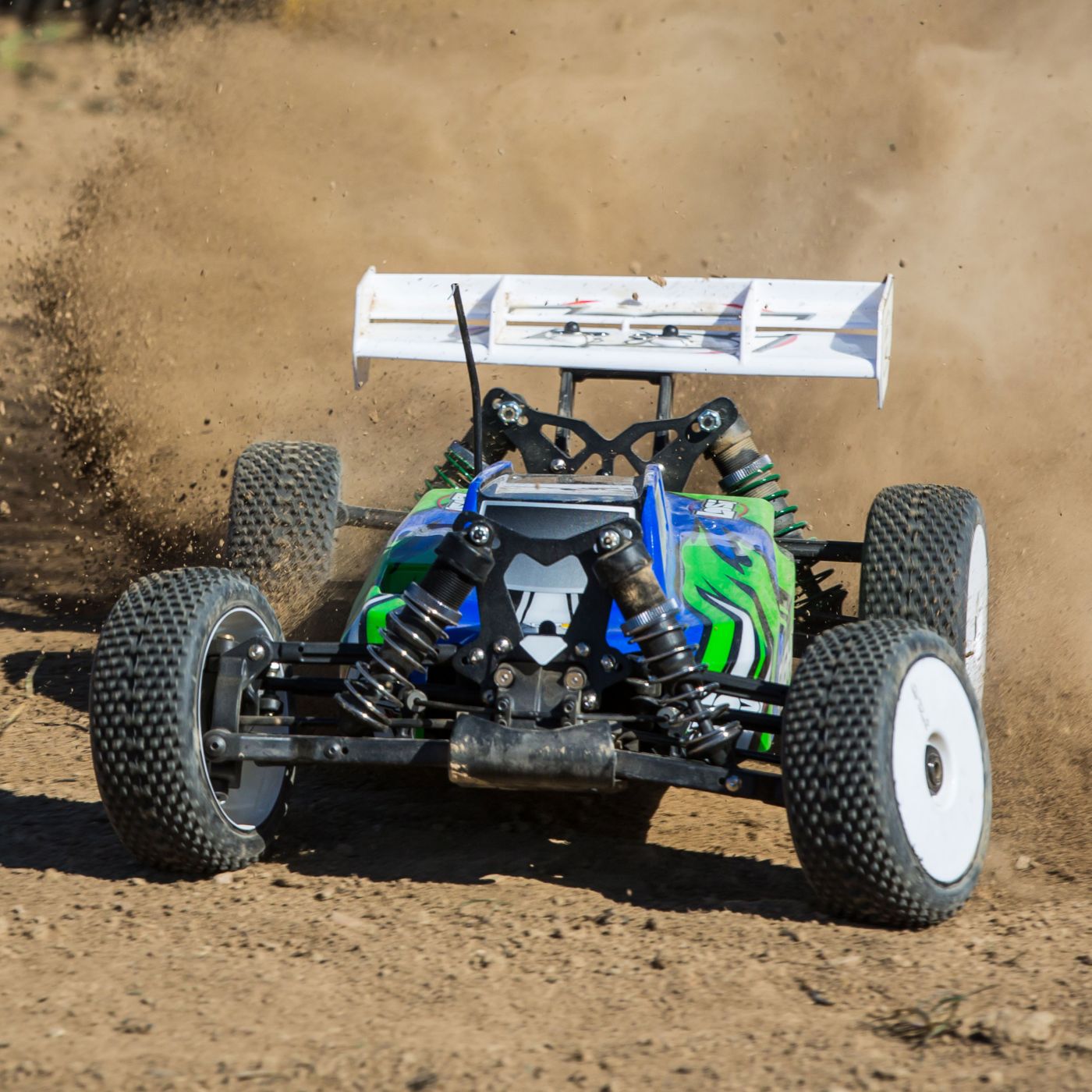8IGHT E RTR 1 8 4WD Buggy La Boutique du T l guid 8IGHT E RTR 1 8 4WD Buggy La Boutique du T l guid