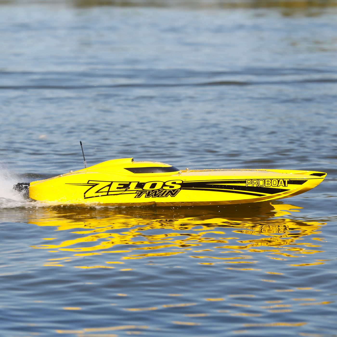 zelos twin rc boat