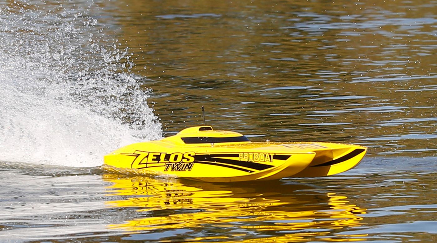 zelos twin rc boat